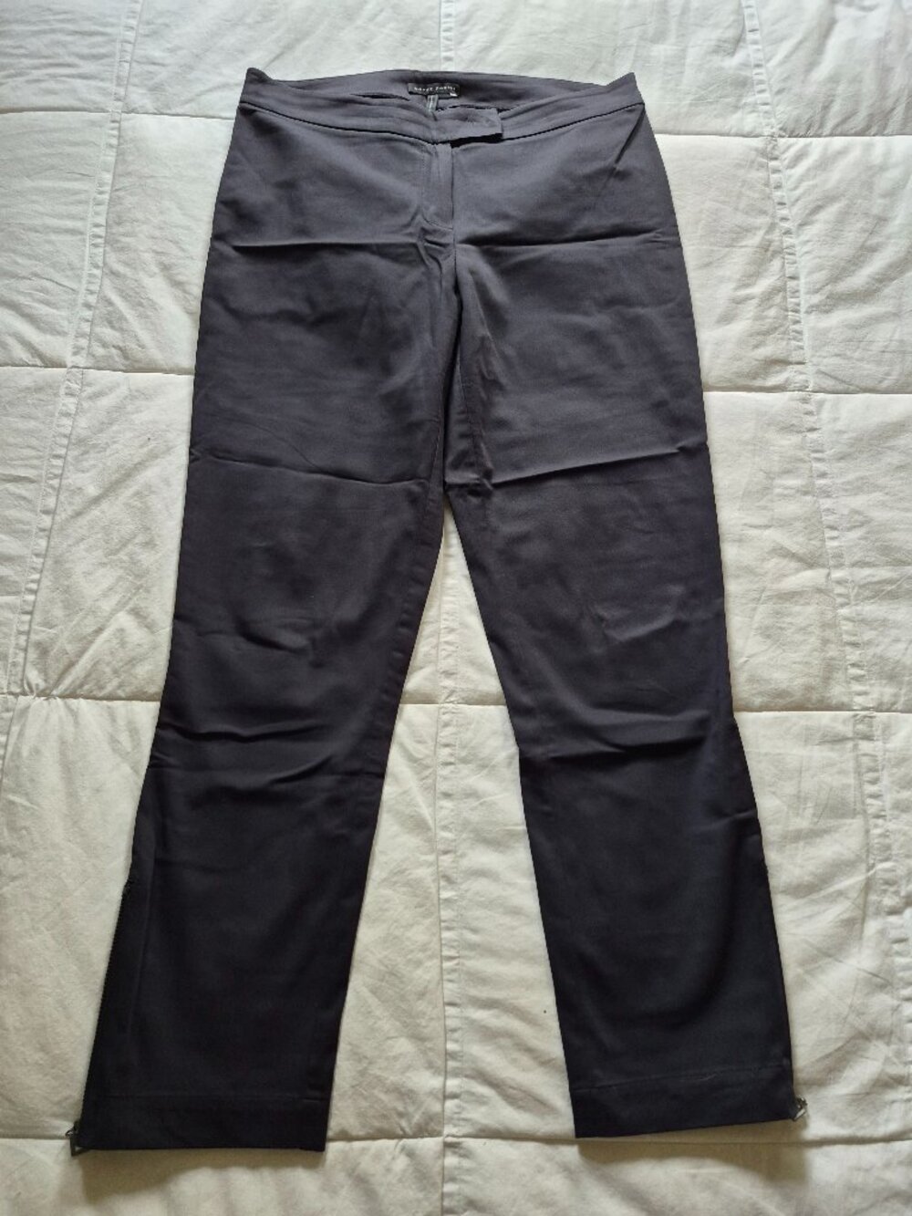 SARAH PACINI, Size 1, Black Pants Crop with zippers on bottom side